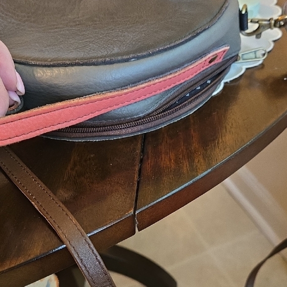 Vintage Soruka Red and Green Crossbody Bag. All Recycled Leather. - Picture 5 of 7